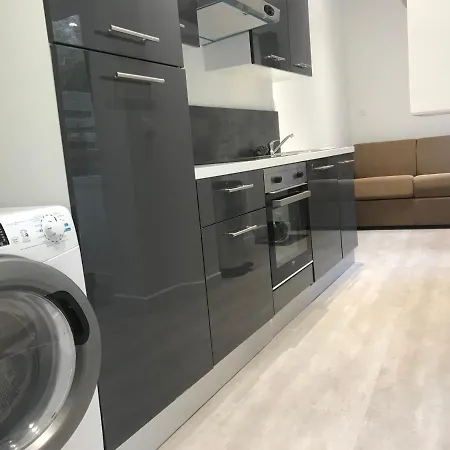 Petit T2 Hypercentre Avec Terrasse Privée - 006 *