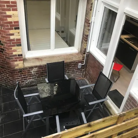 Petit T2 Hypercentre Avec Terrasse Privee - 006 *