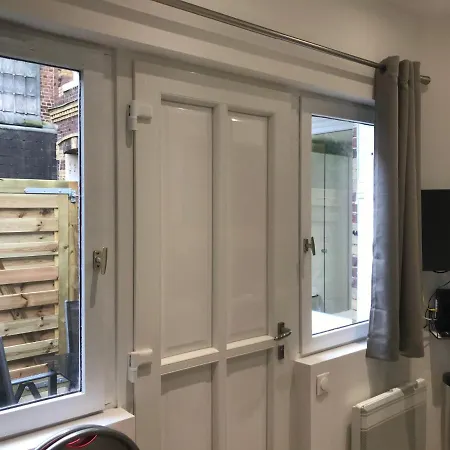 Petit T2 Hypercentre Avec Terrasse Privée - 006 *