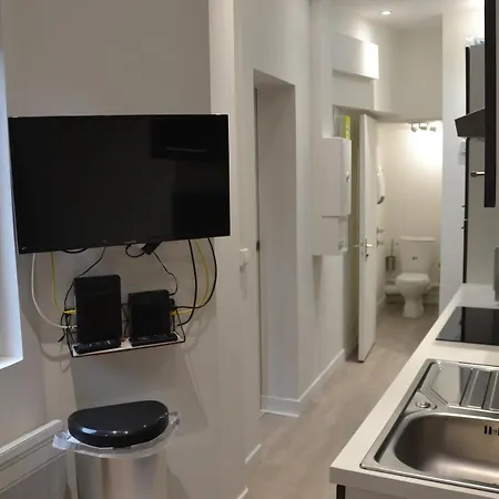 Petit T2 Hypercentre Avec Terrasse Privée - 006 *