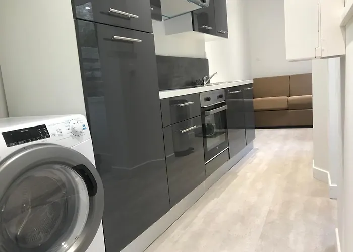 Petit T2 Hypercentre Avec Terrasse Privee - 006 *